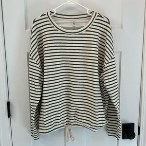 Women’s Lou & Grey Loft sweatshirt top, size XL.